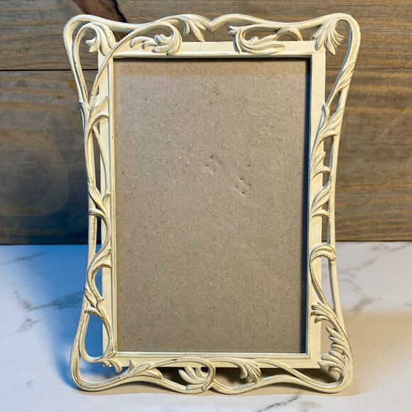 Picture Frame Metal Cream Color Leaf Design by Burns of Boston 4x6 - Picture 1 of 3